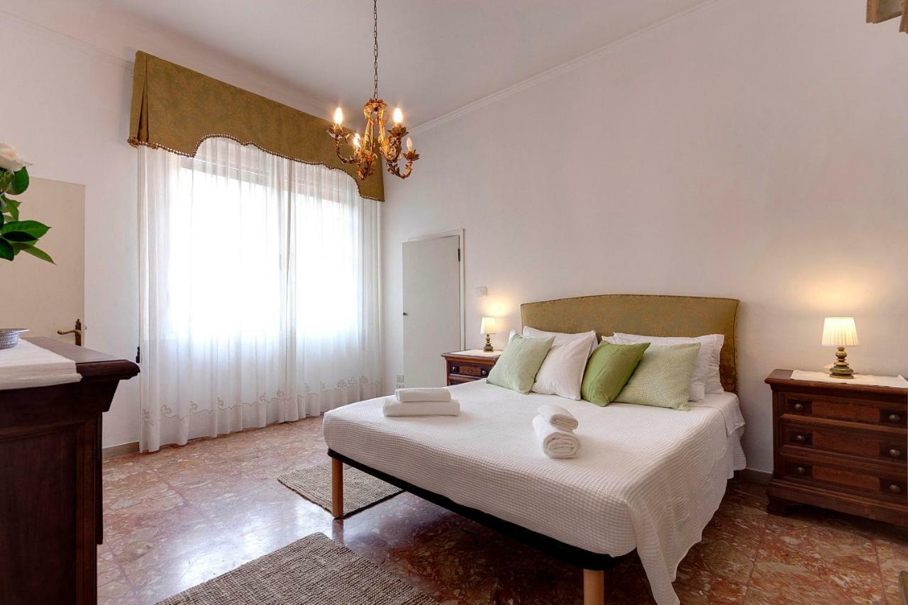 Historical Apartment Spectacular Arno View With Balcony From 12 Th Century. Firenze Kültér fotó