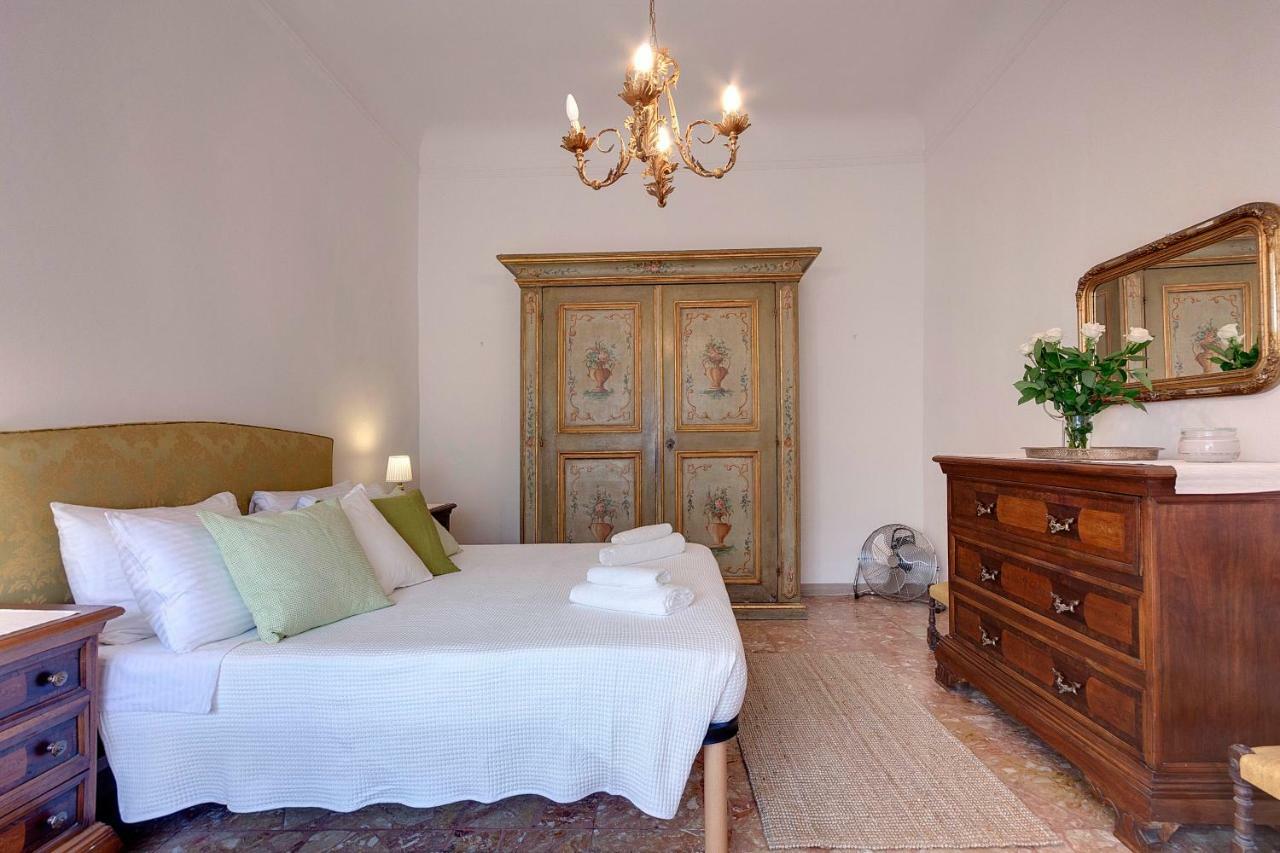 Historical Apartment Spectacular Arno View With Balcony From 12 Th Century. Firenze Kültér fotó