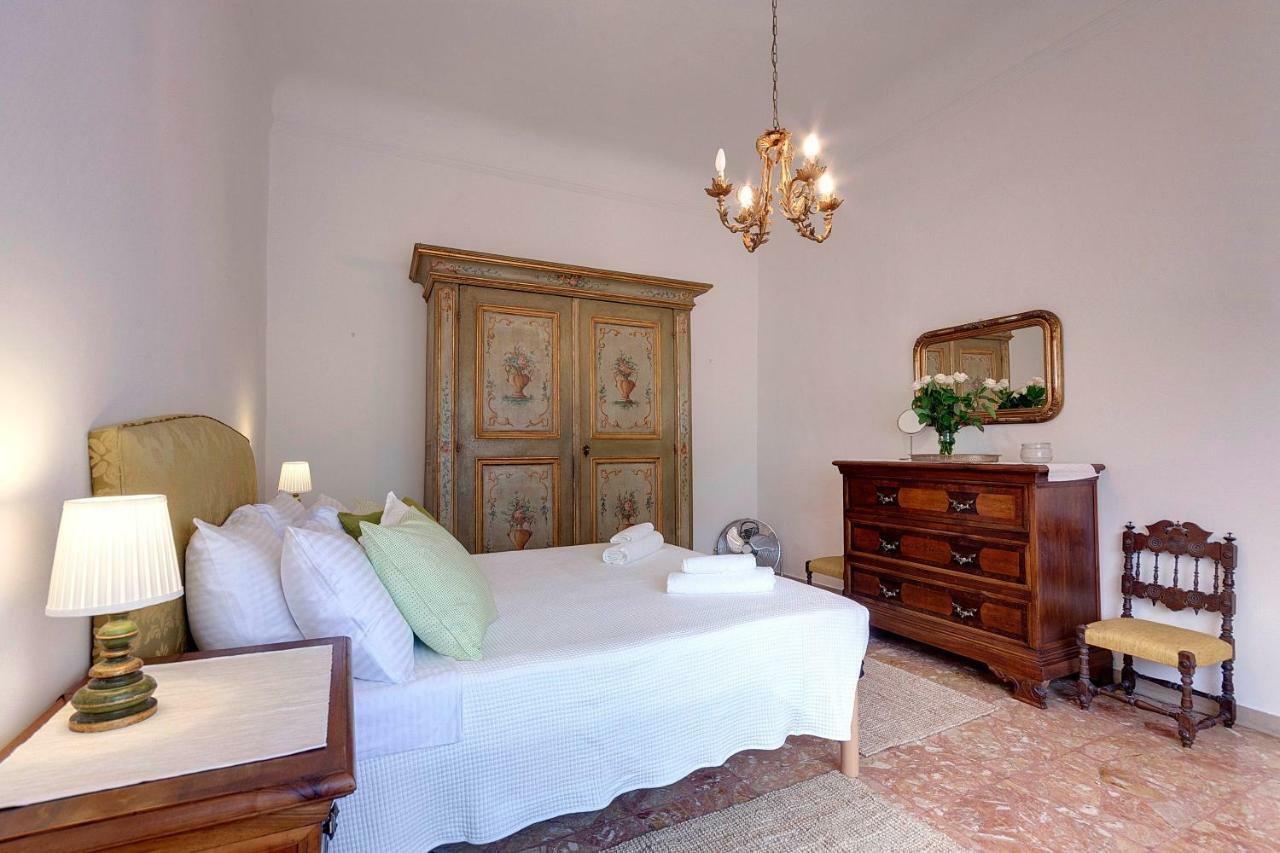 Historical Apartment Spectacular Arno View With Balcony From 12 Th Century. Firenze Kültér fotó