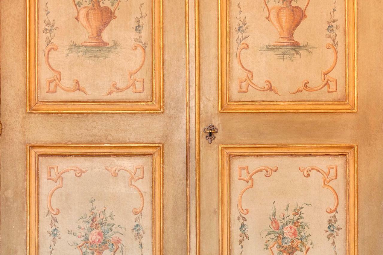 Historical Apartment Spectacular Arno View With Balcony From 12 Th Century. Firenze Kültér fotó
