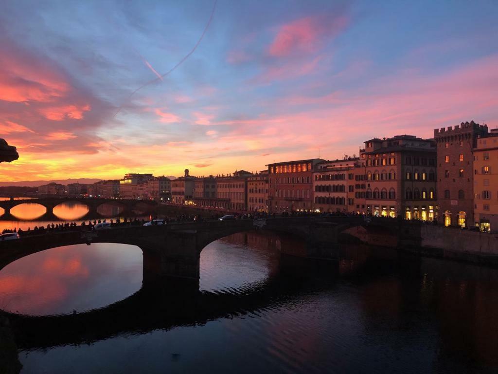 Historical Apartment Spectacular Arno View With Balcony From 12 Th Century. Firenze Kültér fotó